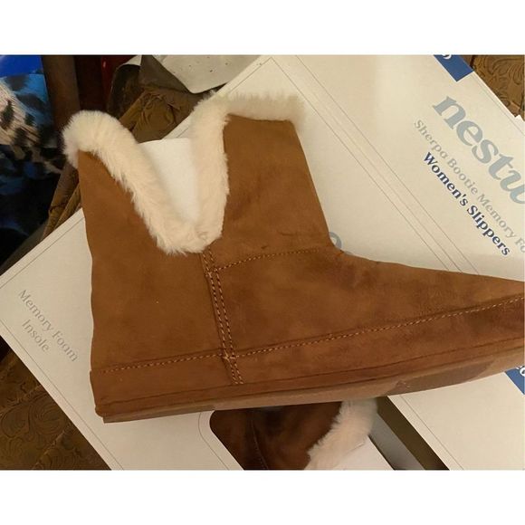Nestwell Shoes - NWT Nestwell Women's Sherpa Memory Foam Slippers Bootie Tan Size Medium 7-8